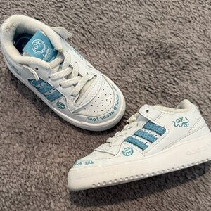 Adidas Forum Low x André Saraiva "Love Union" Sneak - Size 6.5 Toddler